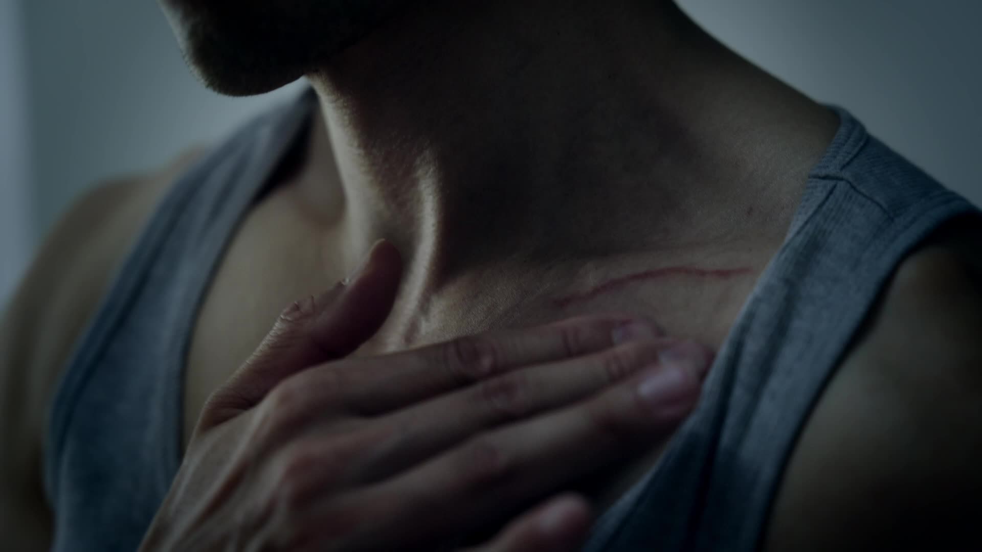 collar injury scar pain